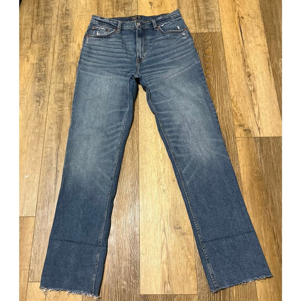 Abercrombie & Fitch Straight Leg Jeans in Medium Blue Wash